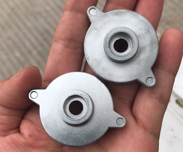 RovaniemiNumerical control deburring machine for aluminum die castings, magnetic polishing machine, deburring effect